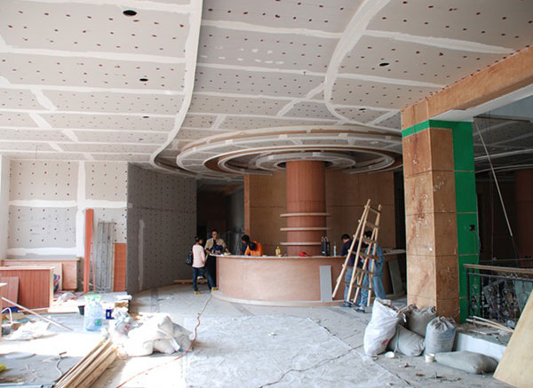 俱樂(lè)部設(shè)計(jì)師研究施工中